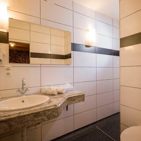Zellerstuben 3*